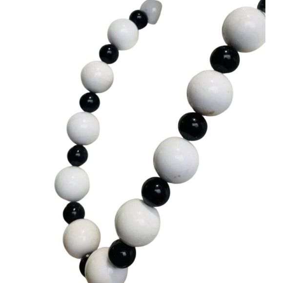 Vintage Crackled Black & White Large And Small Beaded Chunky Summer Necklace - Picture 4 of 5